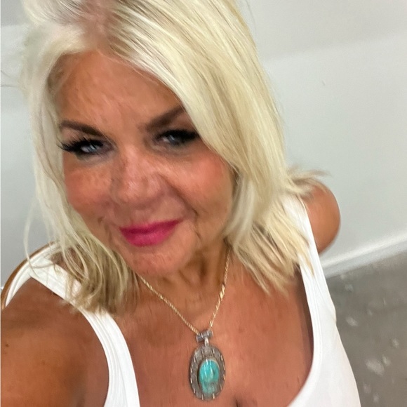 Meet your Posher, Ellen - Picture 1 of 1